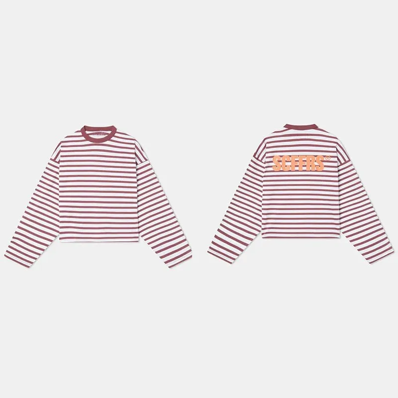 ユニセックスの長袖Tシャツ。ゆったりとしたストライプ柄で、背 - Street Fashion Y2K のレビューと価格